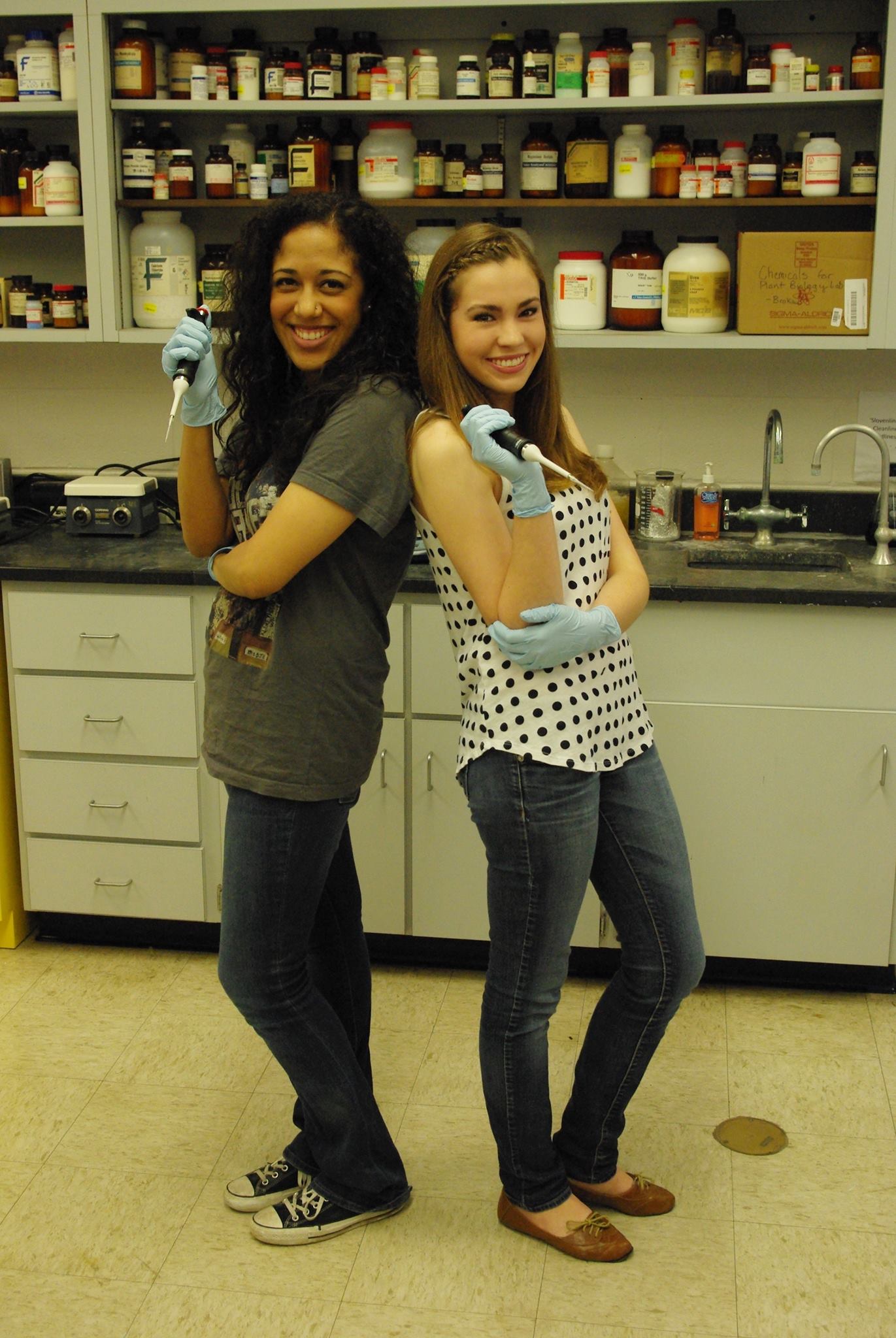 ACU Biology Research Tutors Kathryn Davis and Madeline Peterson